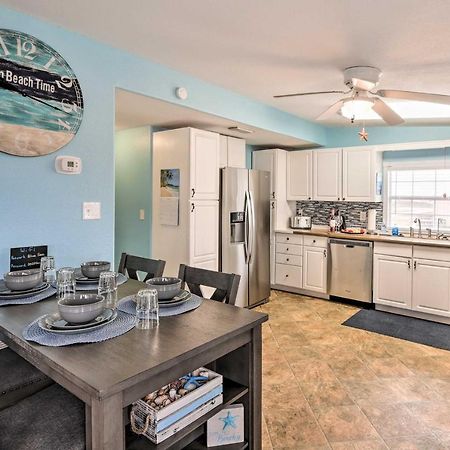 Surfside Beach Gem With Deck - 1 Block To Shore! Freeport Eksteriør bilde