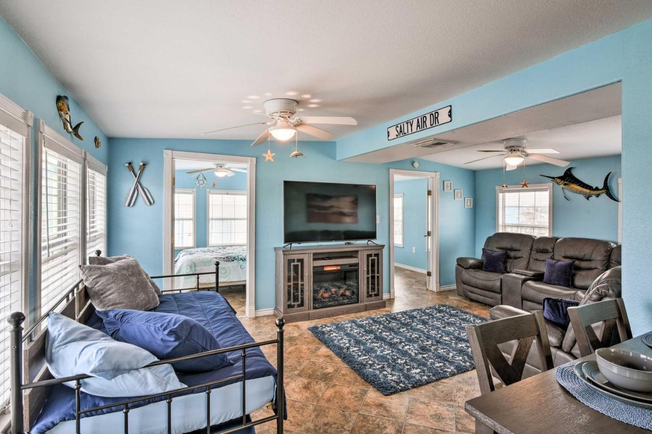 Surfside Beach Gem With Deck - 1 Block To Shore! Freeport Eksteriør bilde