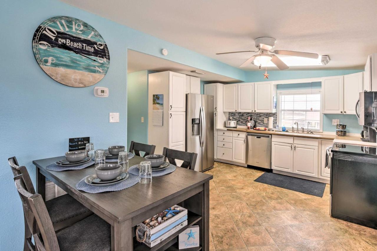 Surfside Beach Gem With Deck - 1 Block To Shore! Freeport Eksteriør bilde