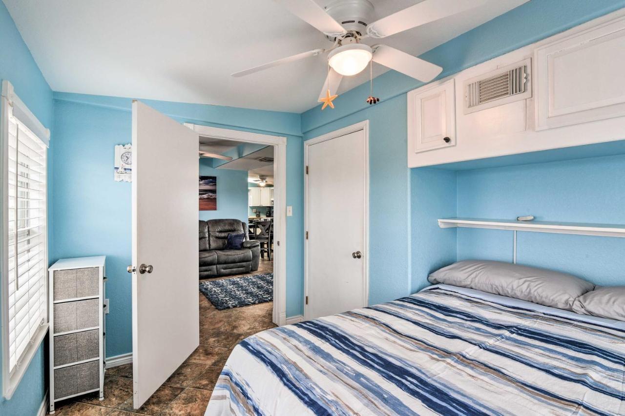 Surfside Beach Gem With Deck - 1 Block To Shore! Freeport Eksteriør bilde