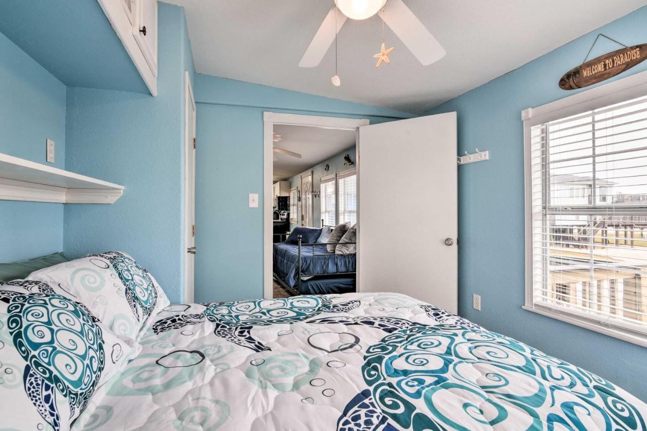 Surfside Beach Gem With Deck - 1 Block To Shore! Freeport Eksteriør bilde