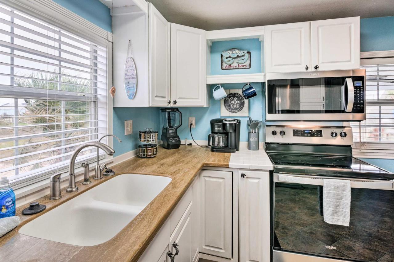 Surfside Beach Gem With Deck - 1 Block To Shore! Freeport Eksteriør bilde
