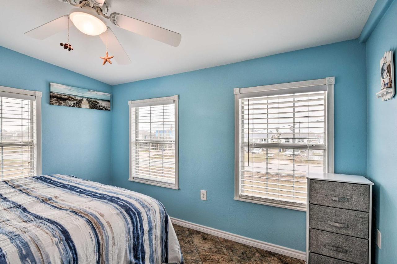 Surfside Beach Gem With Deck - 1 Block To Shore! Freeport Eksteriør bilde