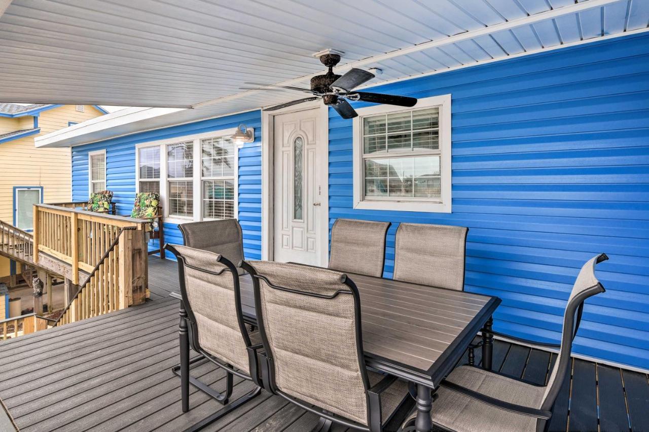 Surfside Beach Gem With Deck - 1 Block To Shore! Freeport Eksteriør bilde