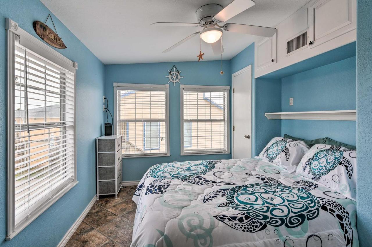 Surfside Beach Gem With Deck - 1 Block To Shore! Freeport Eksteriør bilde