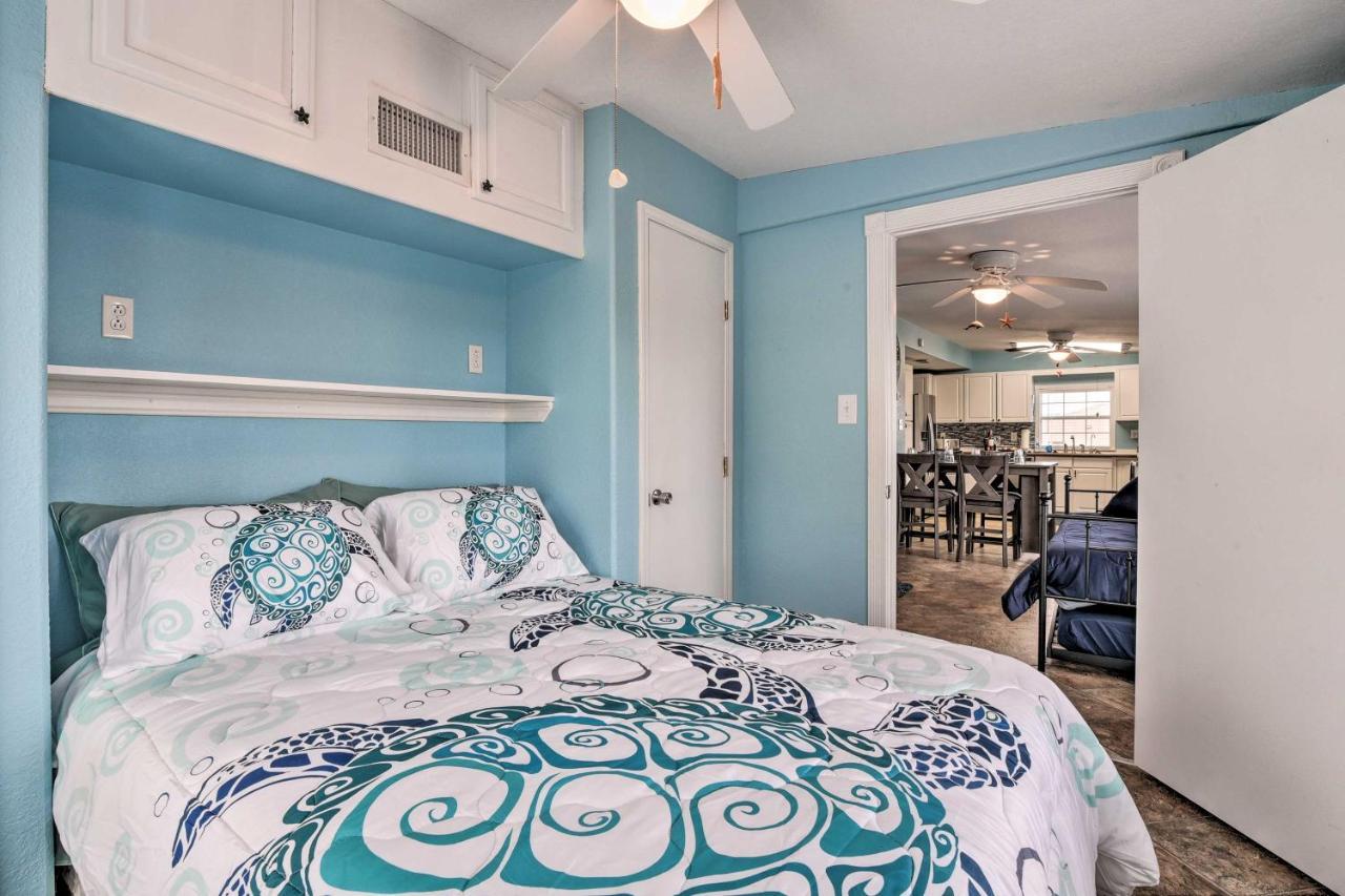 Surfside Beach Gem With Deck - 1 Block To Shore! Freeport Eksteriør bilde